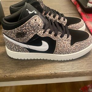 Air Jordan 1 mid leopard